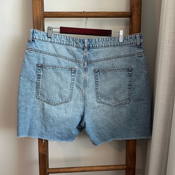 H&M High Rise Denim Shorts - Raw Hem - Picture 5 of 8